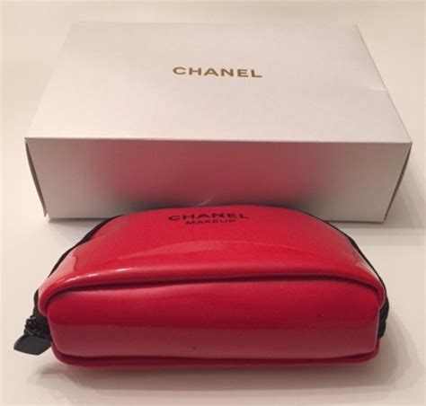 petite maroquinerie chanel|trousse maquillage chanel prix.